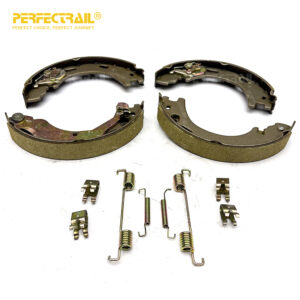 PERFECTRAIL LR031947 Brake Shoe Set