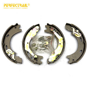 PERFECTRAIL LR031947 Brake Shoe Set